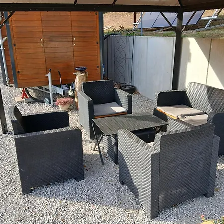 Au Petit Rocher Camping *